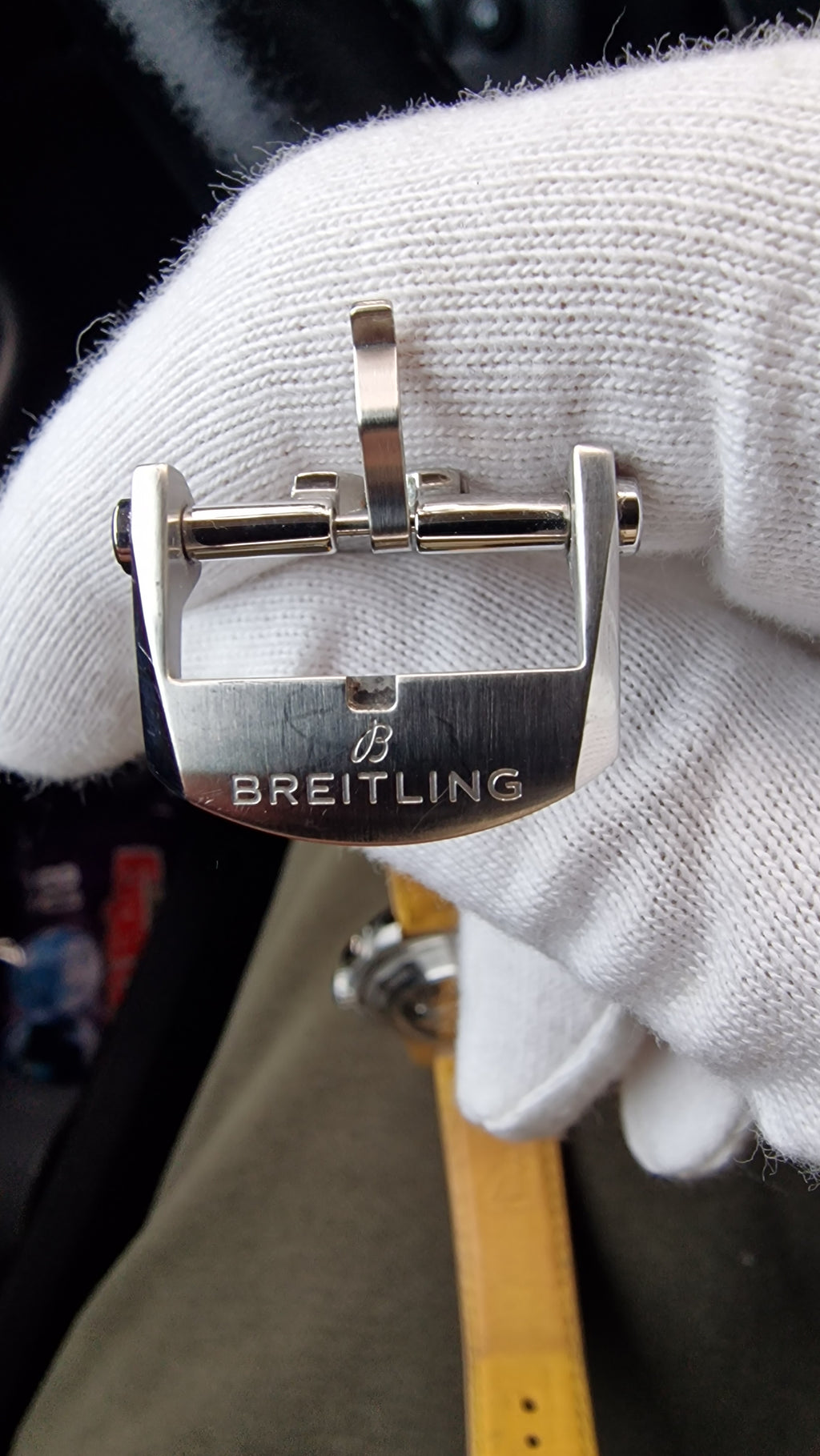 Breitling Avenger B01 Chronograph 44 – Ediție Dial Khaki/Sand