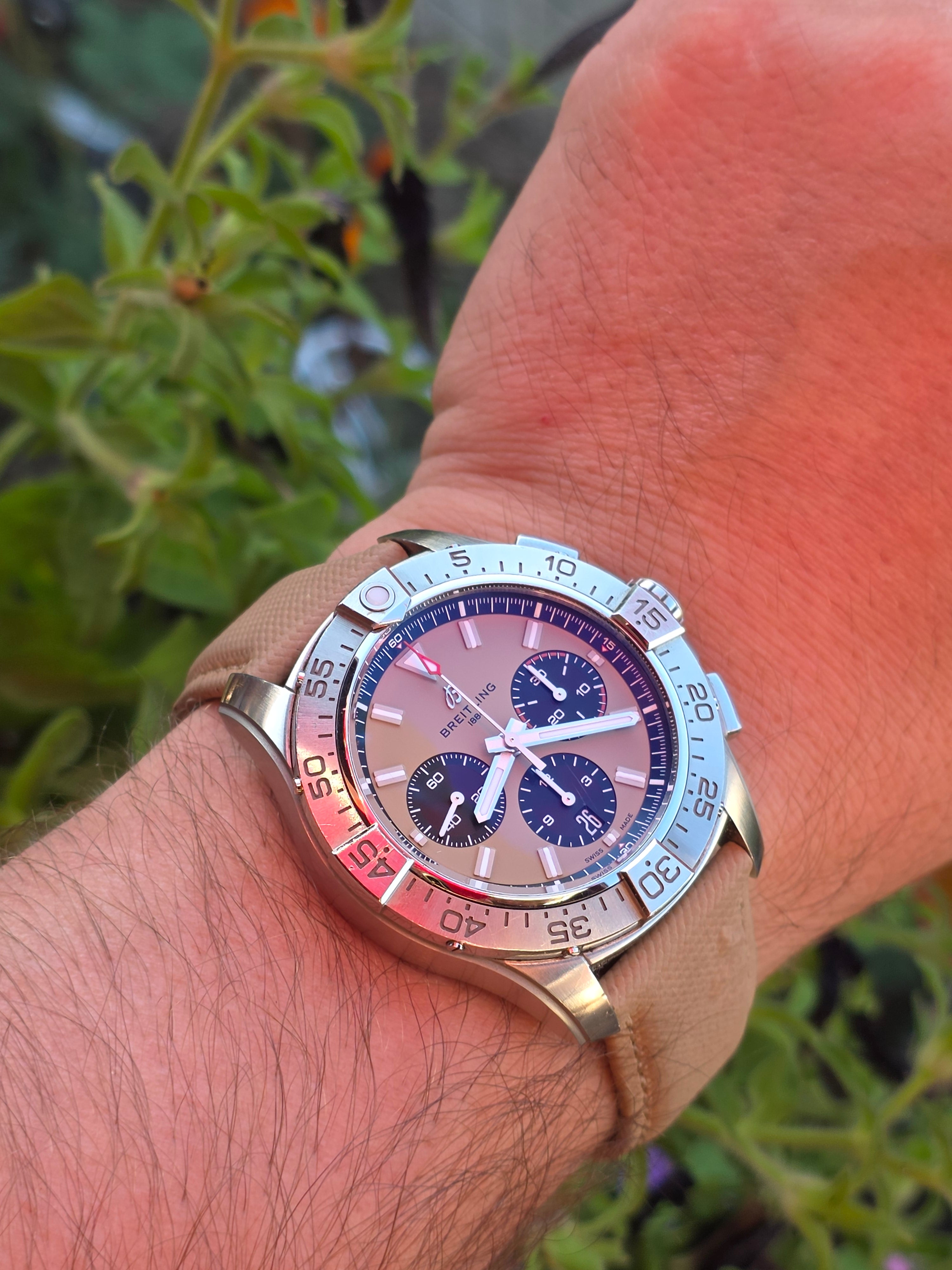 Breitling Avenger B01 Chronograph 44 – Ediție Dial Khaki/Sand