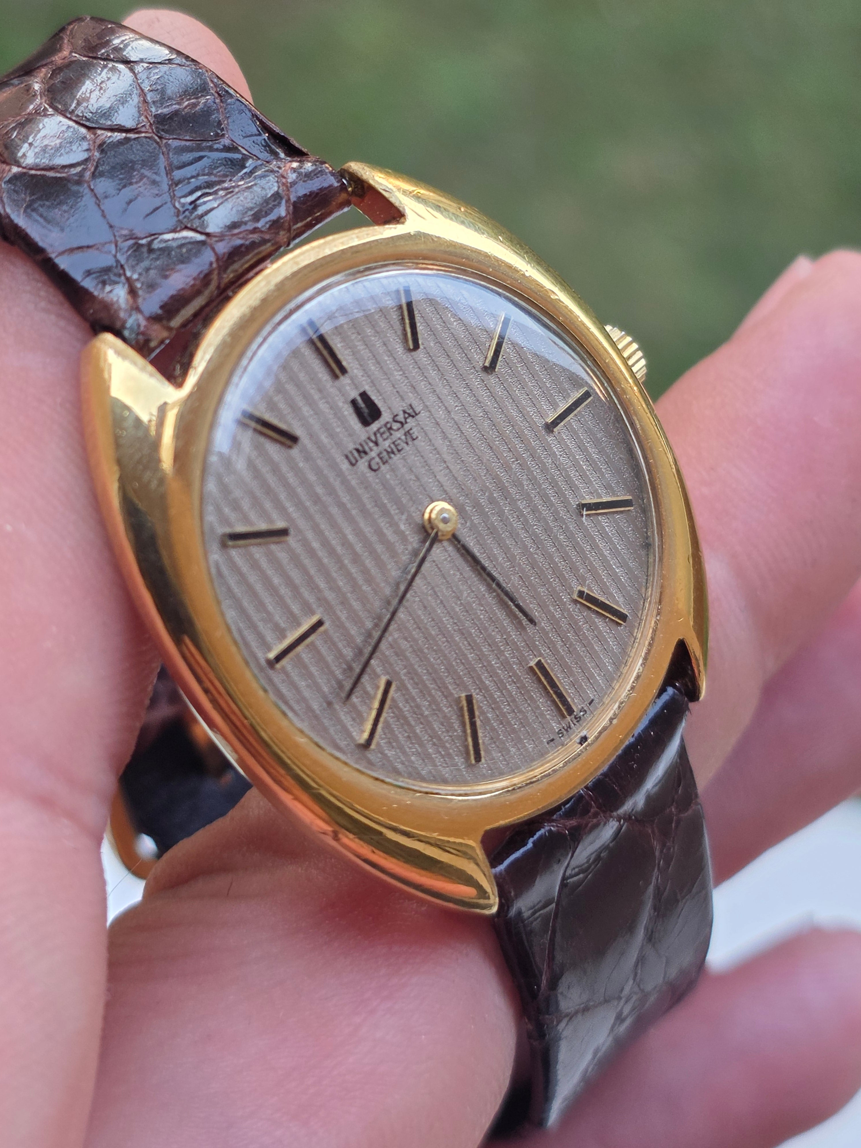 Universal Genève Ultra-Slim Gold Plated – Calibru 1-42 (Anii '70)