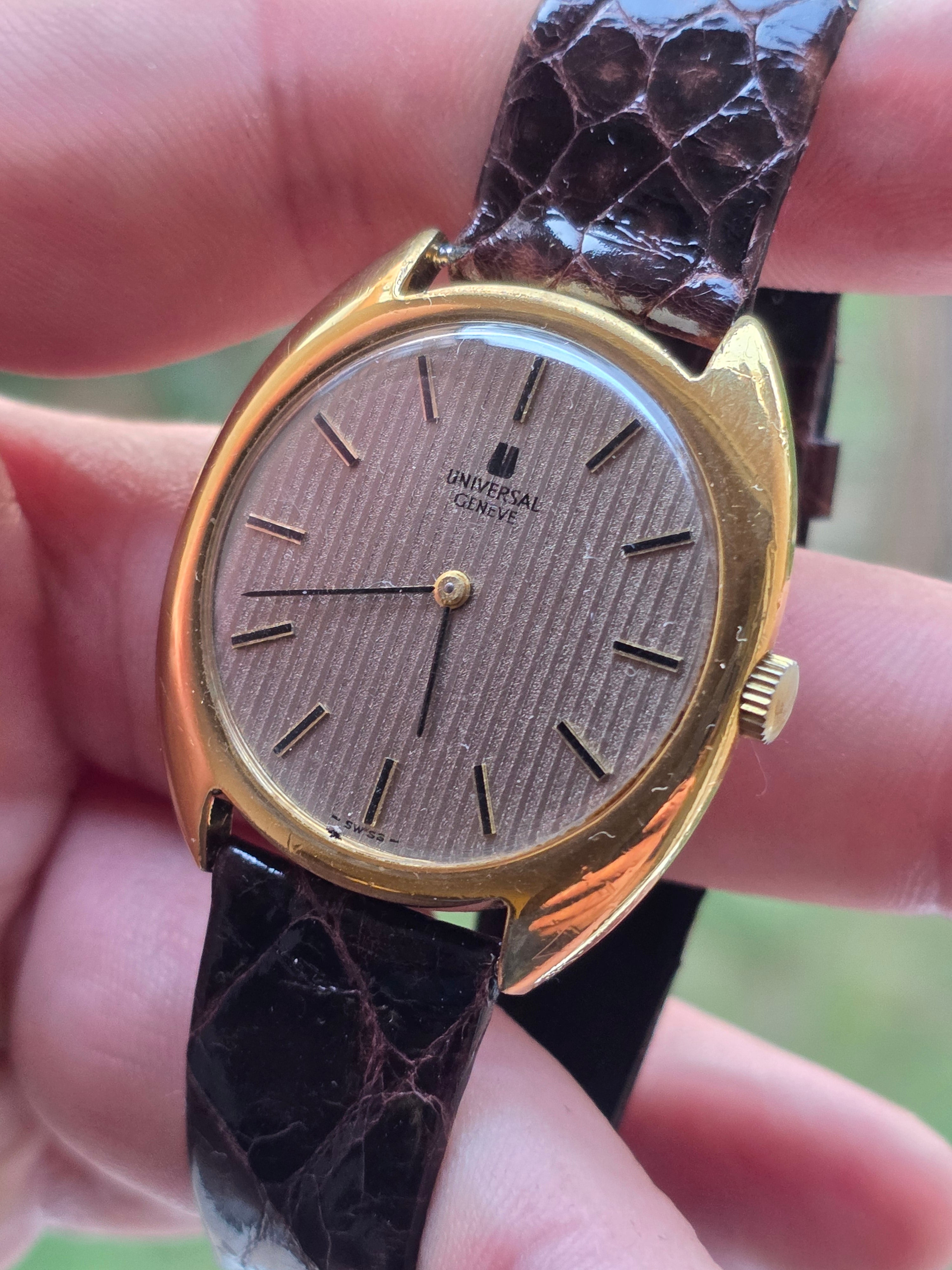Universal Genève Ultra-Slim Gold Plated – Calibru 1-42 (Anii '70)