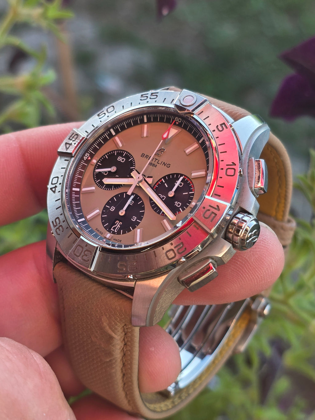Breitling Avenger B01 Chronograph 44 – Ediție Dial Khaki/Sand