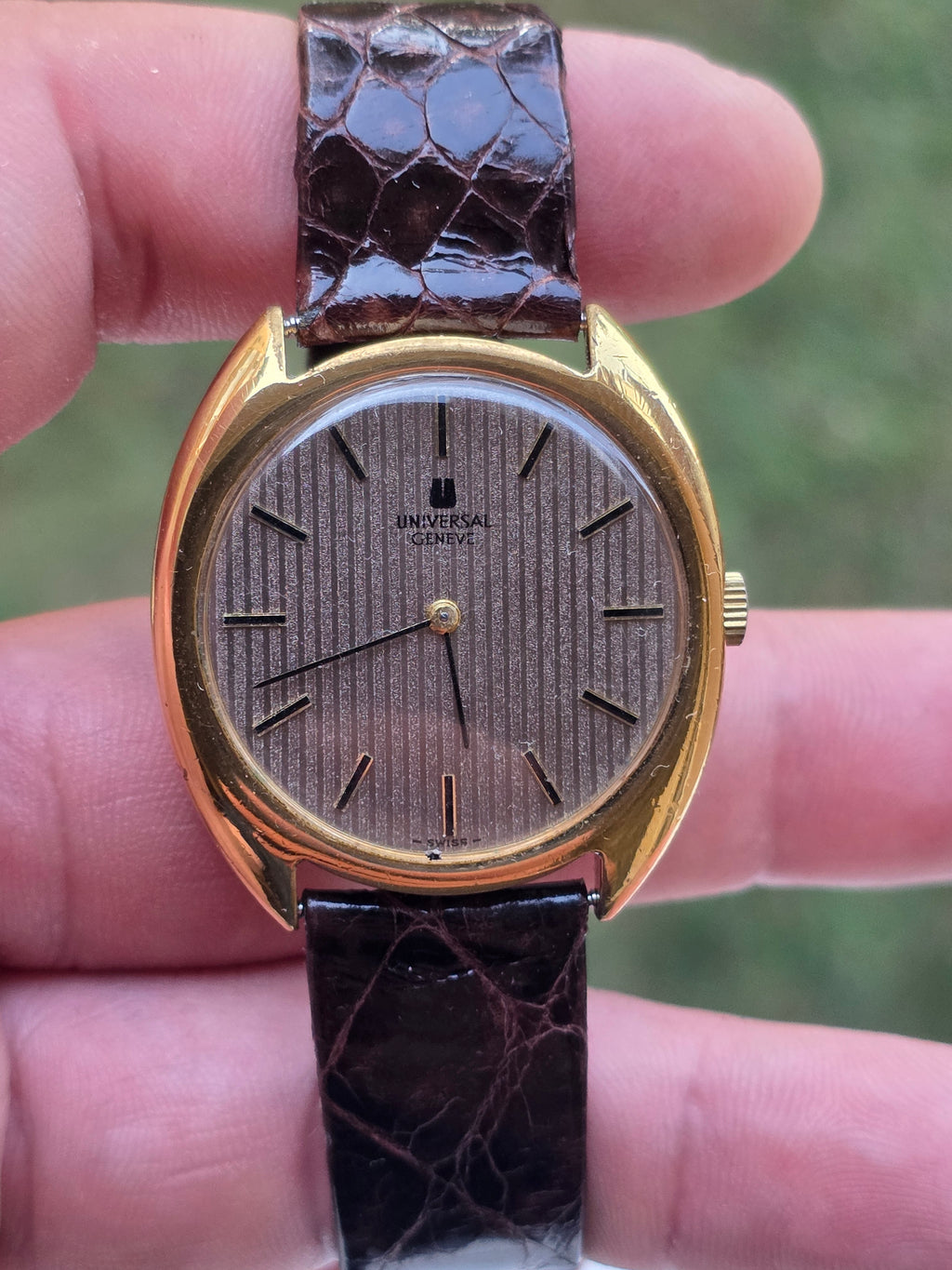 Universal Genève Ultra-Slim Gold Plated – Calibru 1-42 (Anii '70)