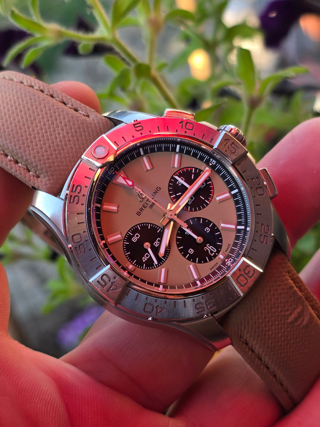 Breitling Avenger B01 Chronograph 44 – Ediție Dial Khaki/Sand