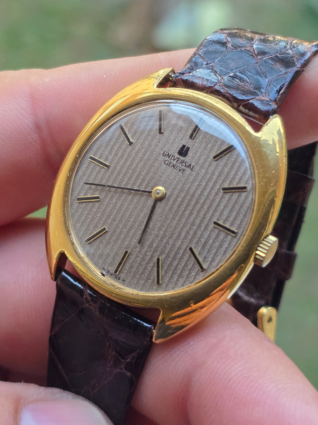 Universal Genève Ultra-Slim Gold Plated – Calibru 1-42 (Anii '70)