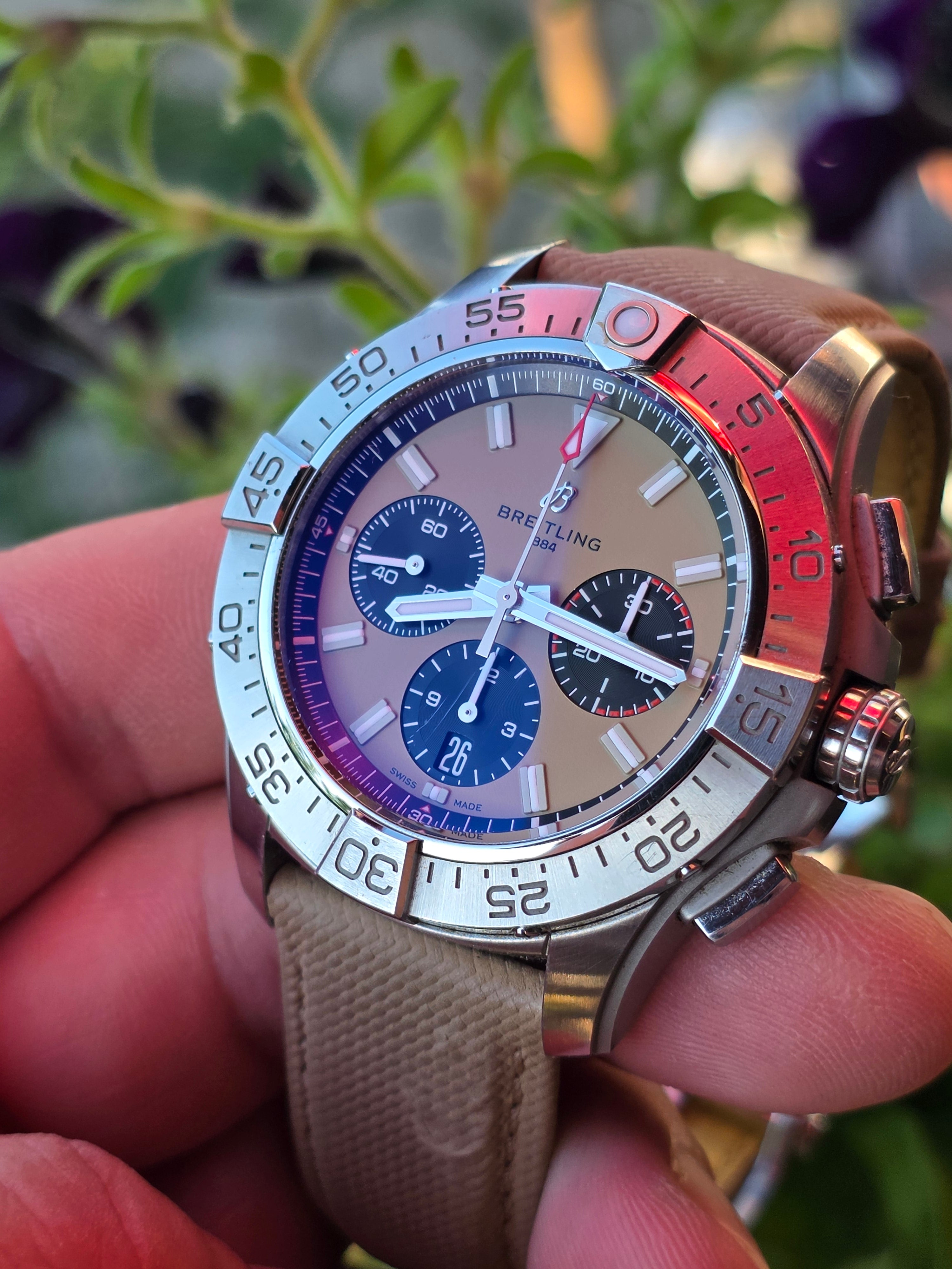 Breitling Avenger B01 Chronograph 44 – Ediție Dial Khaki/Sand