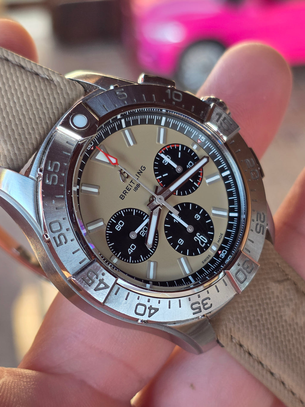 Breitling Avenger B01 Chronograph 44 – Ediție Dial Khaki/Sand