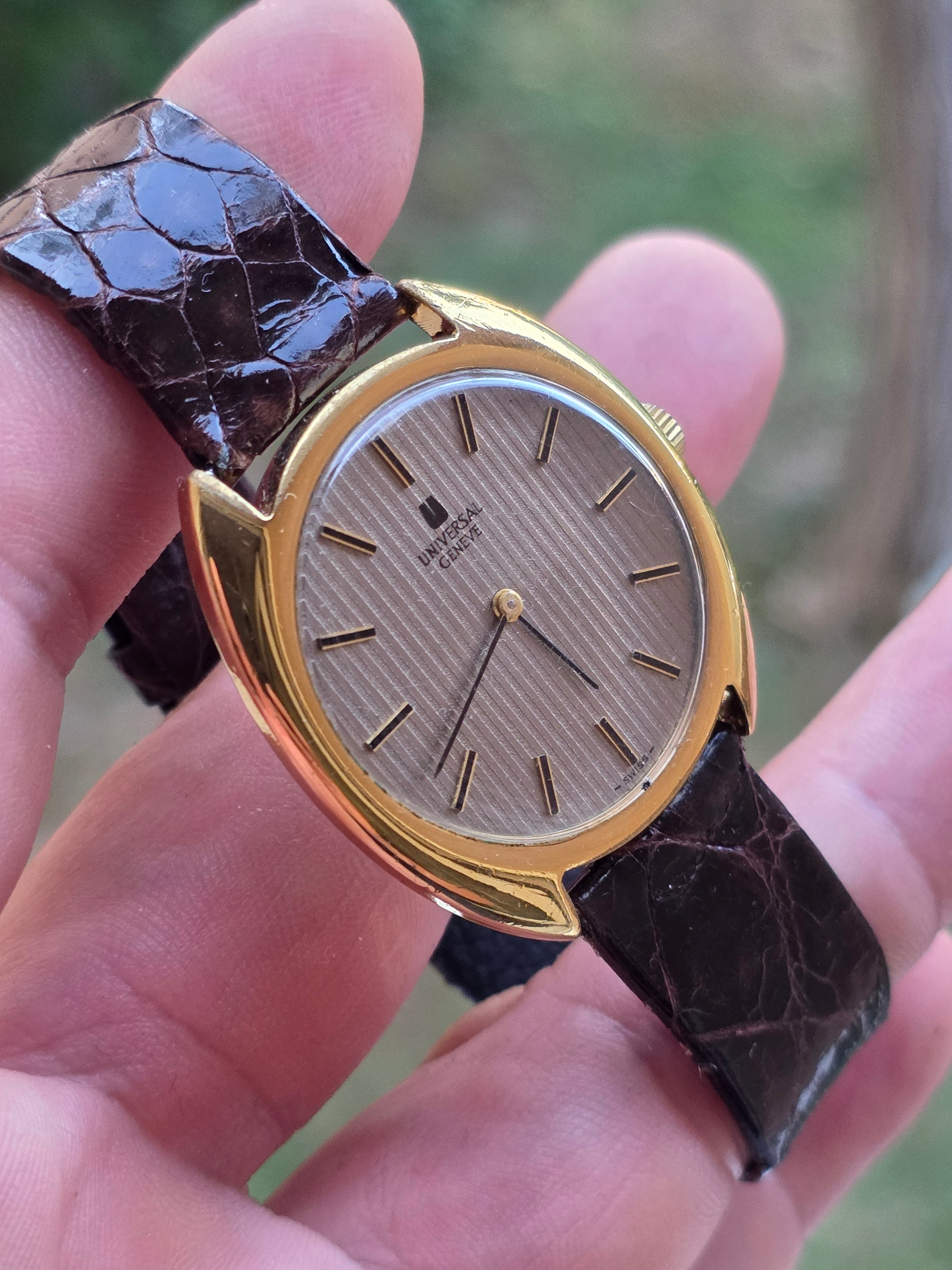 Universal Genève Ultra-Slim Gold Plated – Calibru 1-42 (Anii '70)