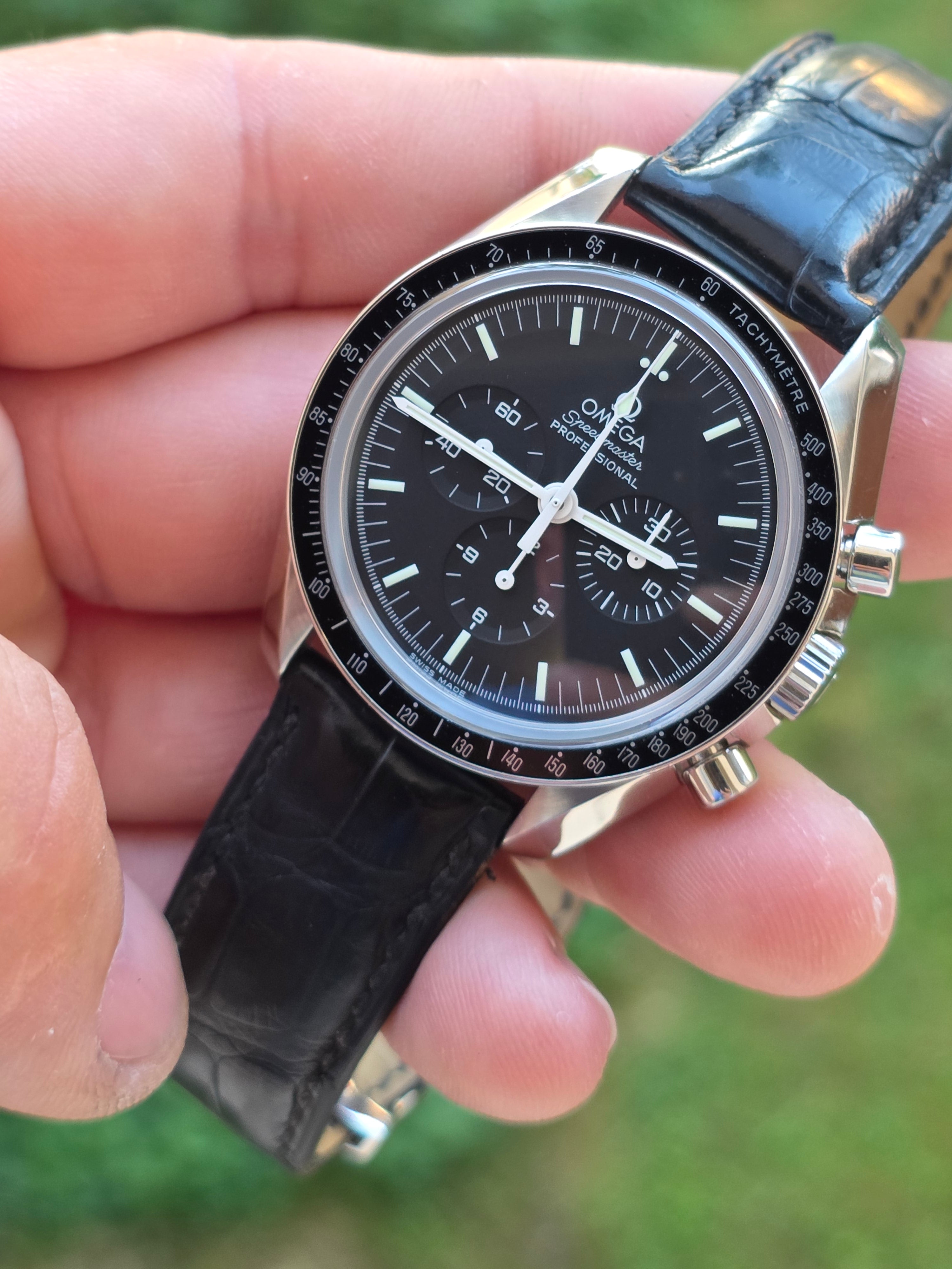 OMEGA Speedmaster Professional Moonwatch „Sapphire Sandwich”
Referință: 311.33.42.30.01.002